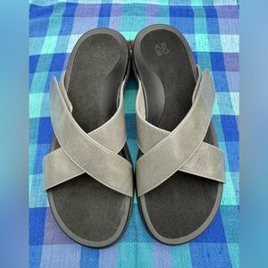 SALE! ABEO Laguna Slide in Silver Leather. Size 9.5 but these run big like a 10.